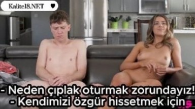 Çıplak fantezi seksi - Üvey kardeşler çıplak takılıyor