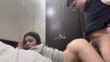 Amatör Liseli gençlerin porno filmi - Yurtta sikiş